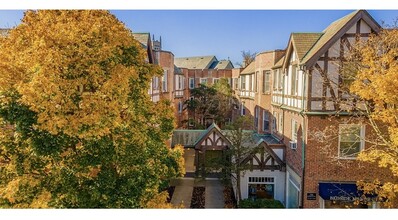 Building Photo - 918 Green Bay Rd