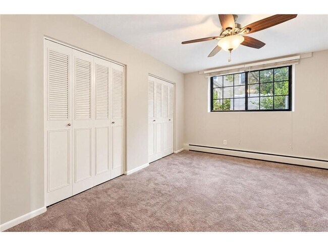 Building Photo - 3215 Pillsbury Ave
