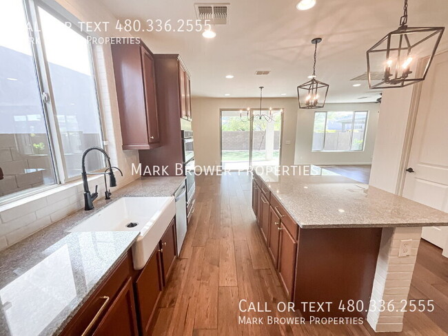 Building Photo - 2914 E Sands Dr
