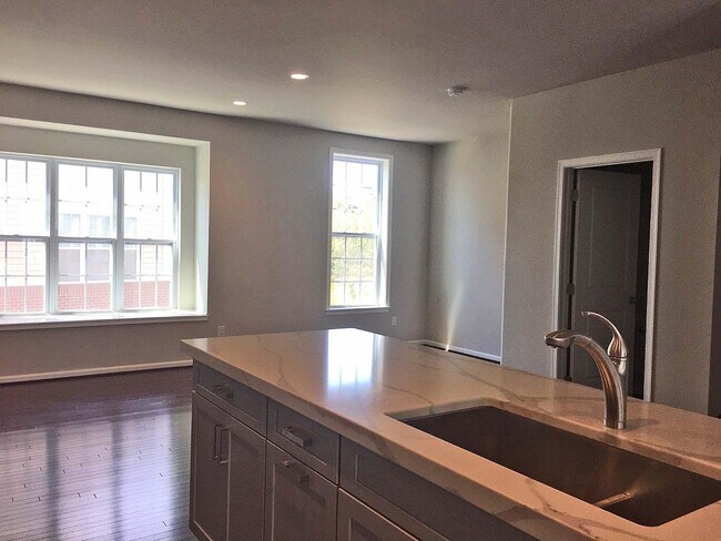 Building Photo - 2783 Ashcombe Dr.