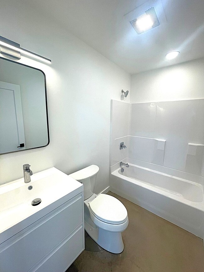 Building Photo - Brand New - 2 bedroom, AC, Full Kitchen, L...