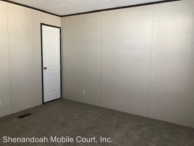 Building Photo - 1405 Front Royal Pike