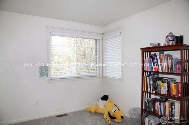 Building Photo - 842 St Andrews Ln