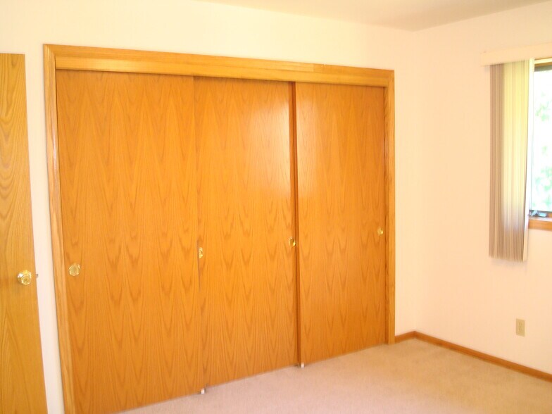 Building Photo - N26W26334 Quail Hollow Rd