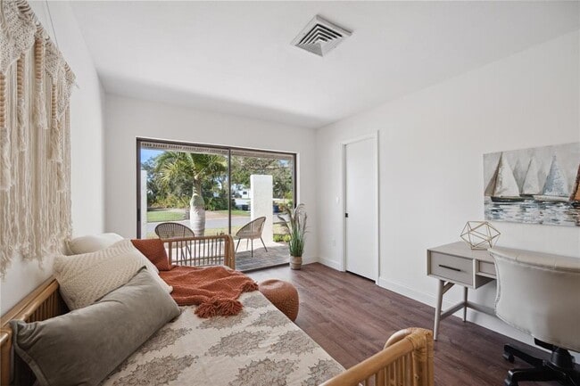 Building Photo - 456 Yacht Harbor Dr