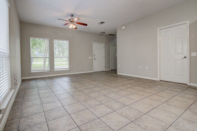 Building Photo - 1702 Singleton Ave