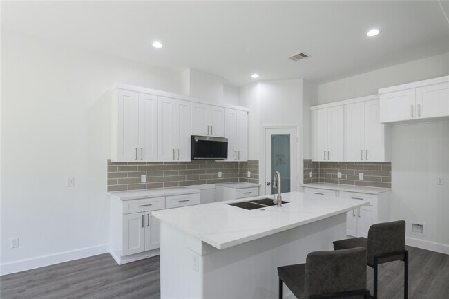 Building Photo - 336 Autumn Ln