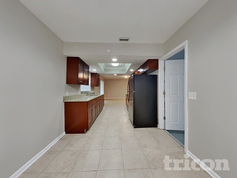 Building Photo - 311 E Windhorst Rd