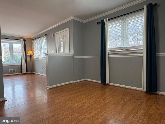 Building Photo - 12654 Valleywood Dr