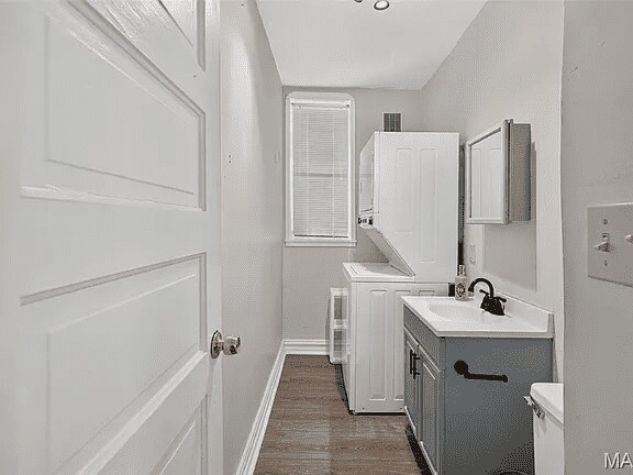 Bathroom downstairs with in-unit laundry - 1731 Nicholson Pl