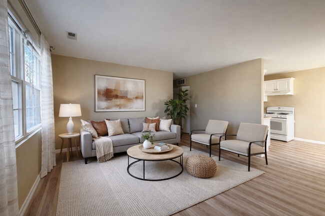 Building Photo - 1311 Fall Ct