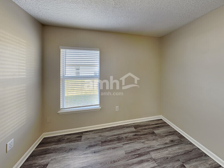 Building Photo - 76163 Long Pond Loop