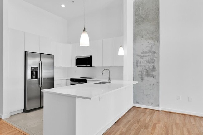 Building Photo - 300 S Australian Ave