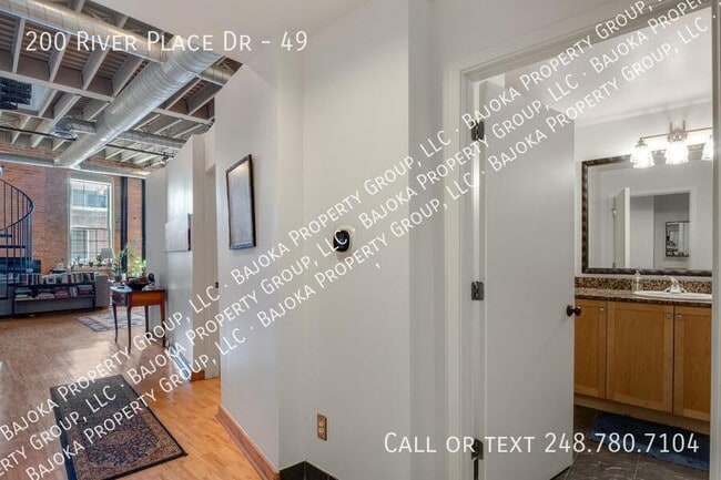 Building Photo - 200 River Pl Dr