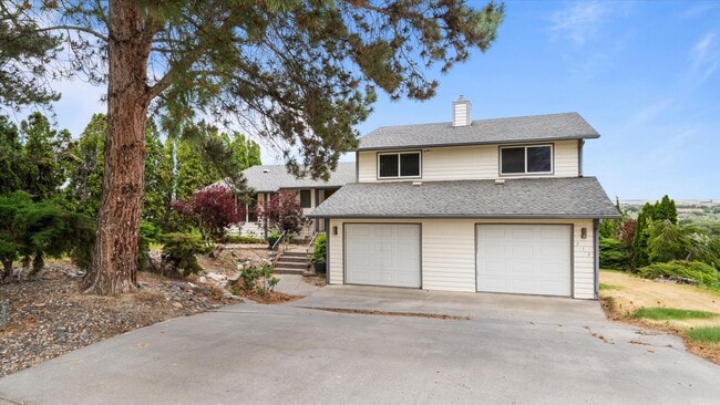 Building Photo - Spacious 4-Level Home with Panoramic Views for Lease – Hills West, South Richland – $2,800/mo