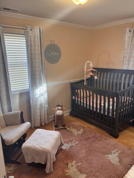 Building Photo - 466 Windsor Dr