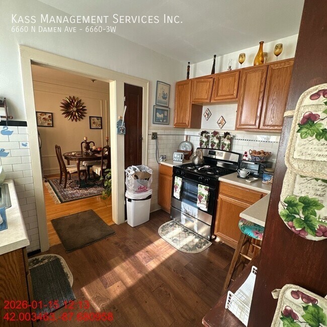 Building Photo - 6660 N Damen Ave