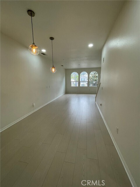 Building Photo - 810 The Promenade