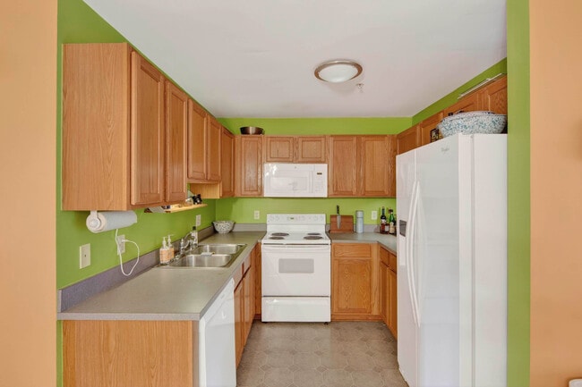 Building Photo - 1930 Lindsay Ln