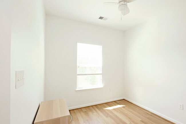 Building Photo - Pet-Friendly Dunlora Forest Townhome With Fenced Yard