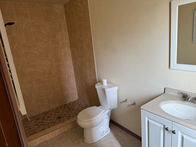 Building Photo - EXCELLENT 3/2/2 POOL HOME – 1,658 SQ FT!