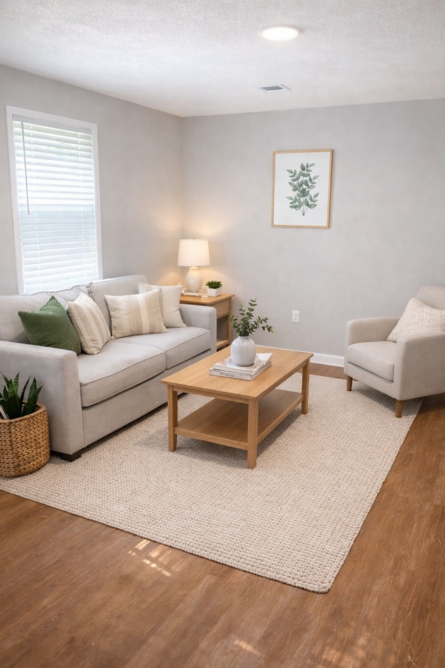 Building Photo - 2621 Village Green Ln