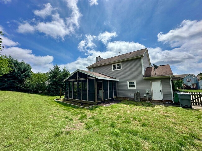 Building Photo - 8425 Hirsch Dr