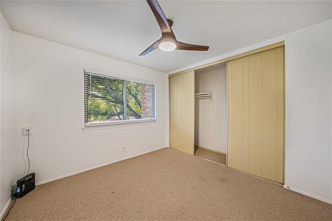 Building Photo - 8903 Trone Cir