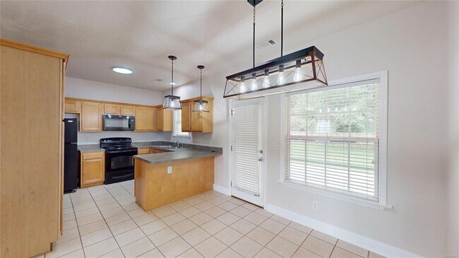 Building Photo - 414 Runway Dr
