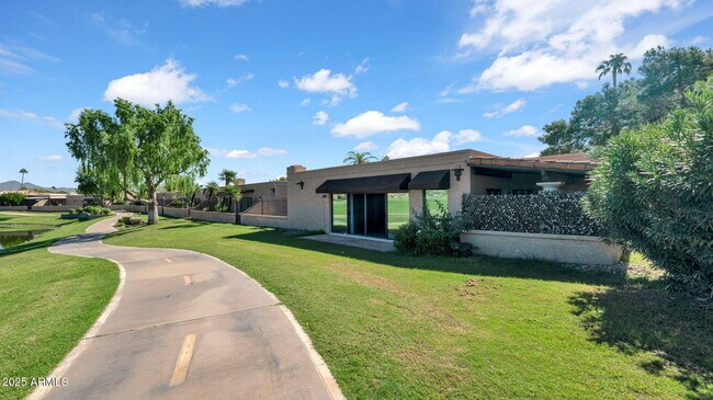 Building Photo - 7500 N Vía Camello Del Sur