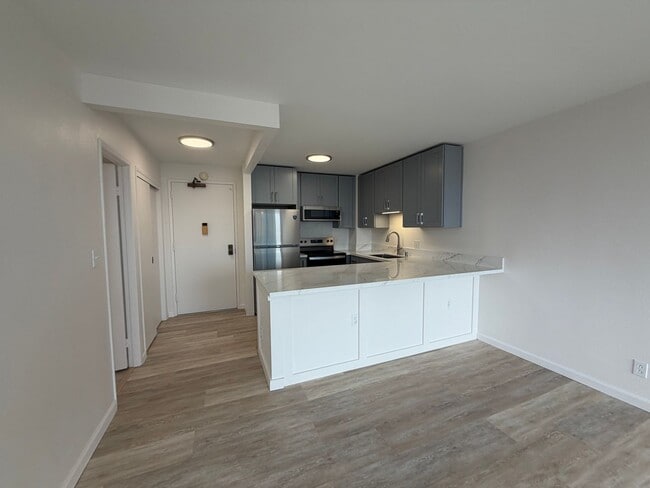 Building Photo - $2300 NEWLY RENOVATED 1BR/1BA/1PKG Kukui Plaza, Ewa Tower 25th floor