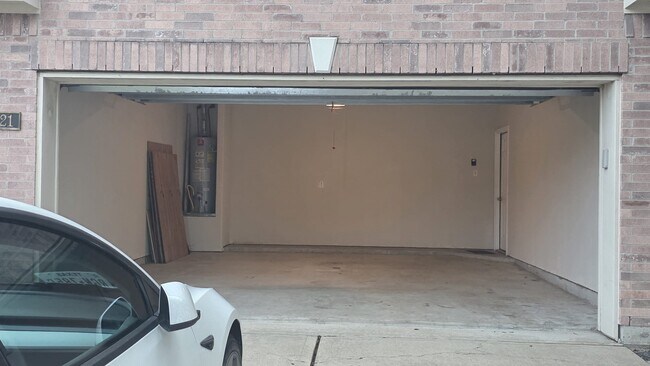 Building Photo - 421 Abbey Ln