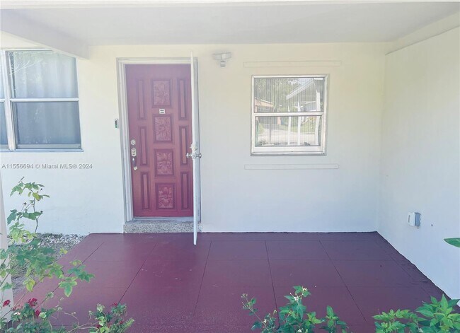 Building Photo - 1540 NE 180th St