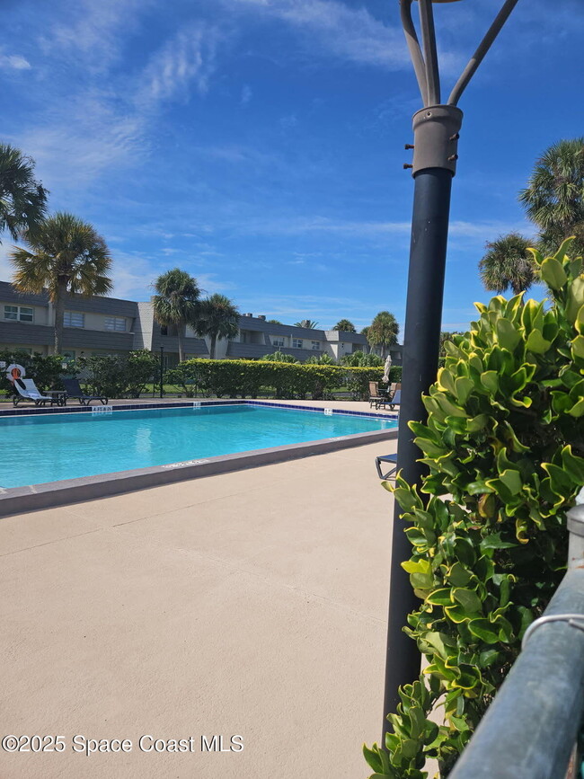 Building Photo - 435 Dove Ln