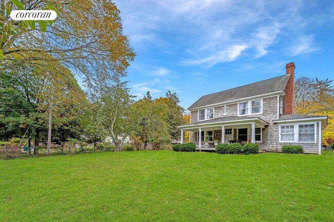 Building Photo - 2976 Noyack Rd