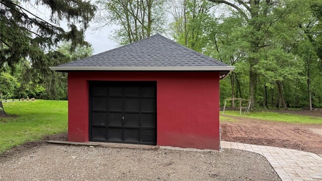 Building Photo - 20 Pineview Rd