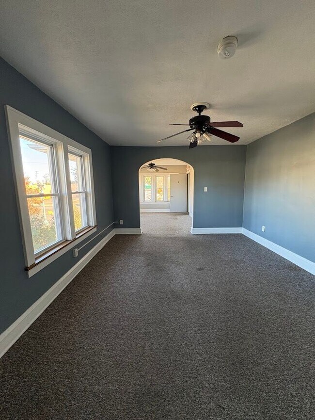 Building Photo - 1307 Market Ave N