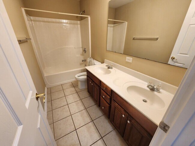 Building Photo - 1594 Overview Cir SW