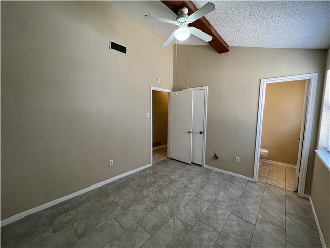 Building Photo - 519 Geri Dr