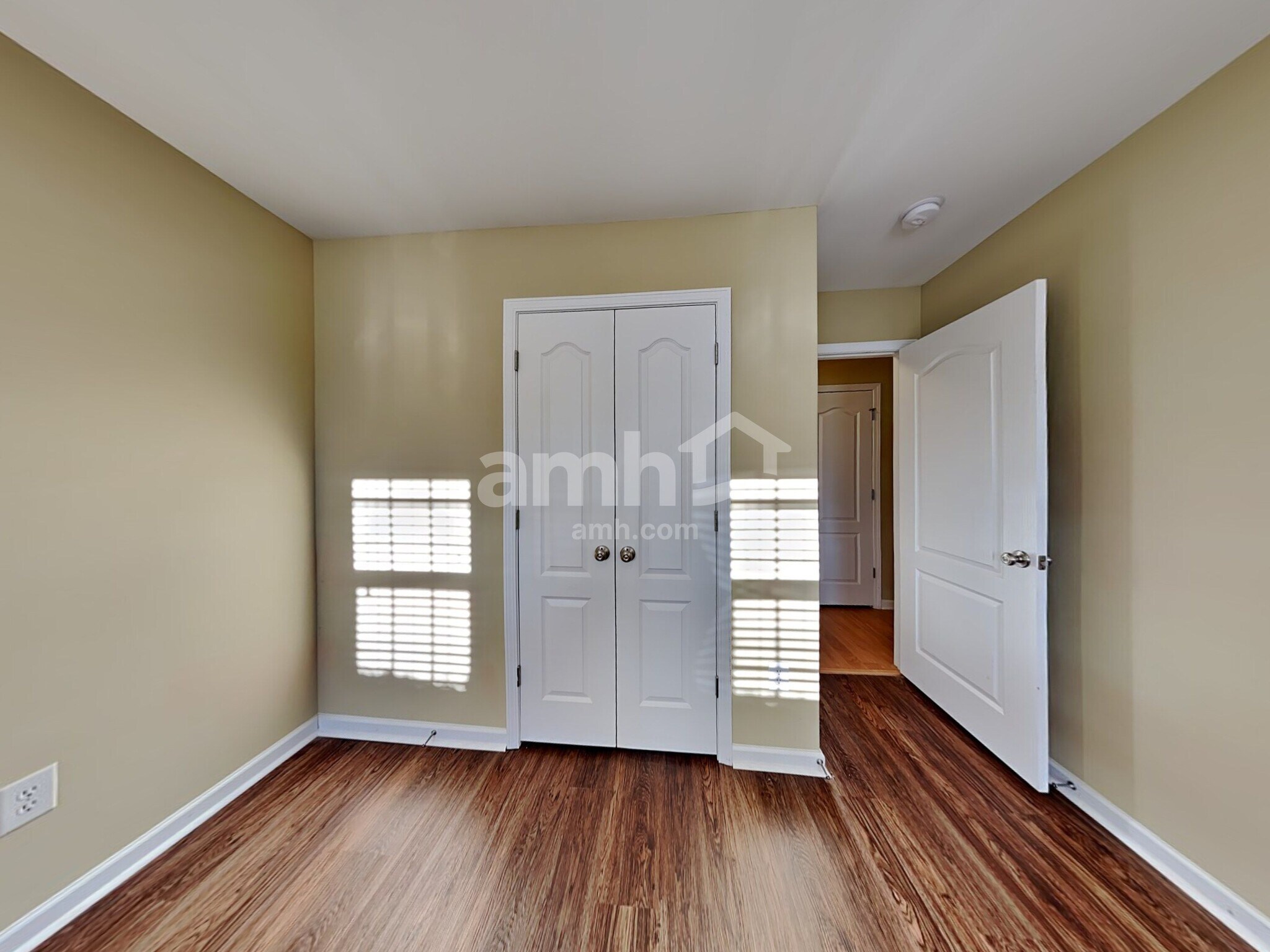 Building Photo - 1067 S Willhaven Dr