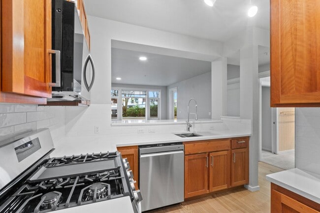 Building Photo - 1Bd/1Ba Kirkland Condo