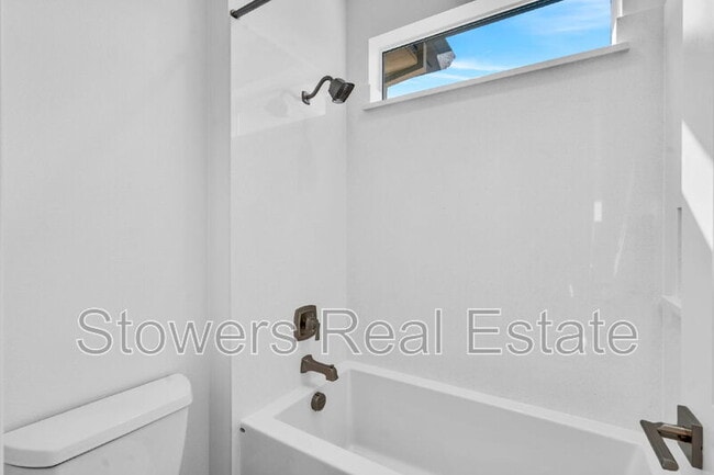 Building Photo - 176 Raven Cir