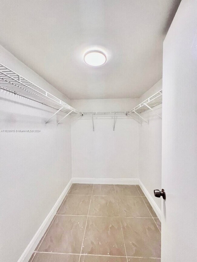 Building Photo - 10440 SW 156th Ct