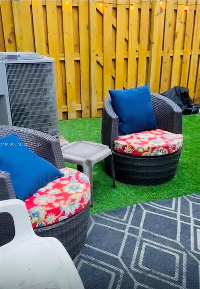 Building Photo - 11500 NW 60th Terrace