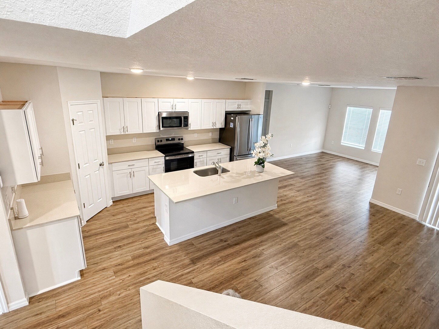 Building Photo - 1305 Current Pl