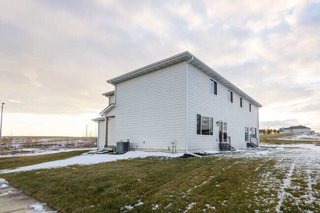 Building Photo - Stunning New Built 5 Bed Duplex!