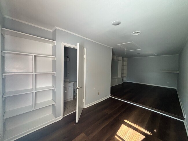 Building Photo - 381 Summerhill Rd