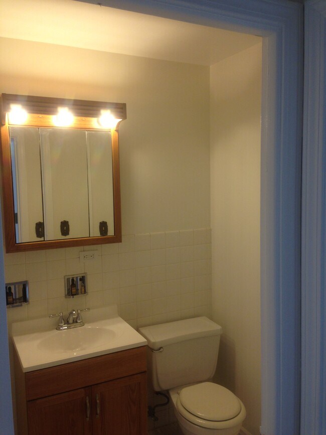 Bathroom - 6325 N Sheridan Rd
