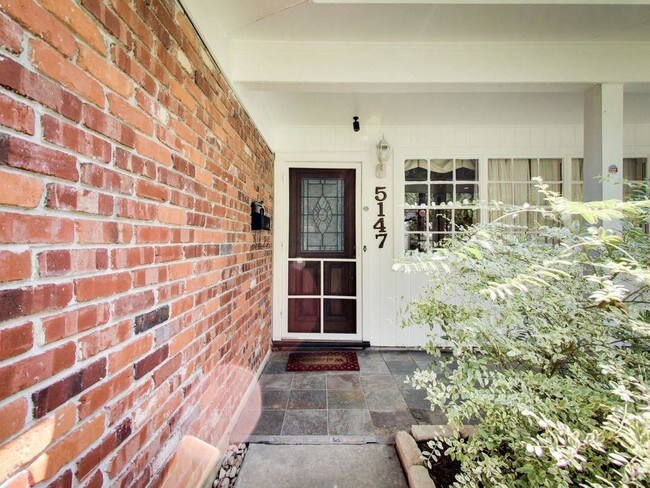 Building Photo - 5147 Indigo St