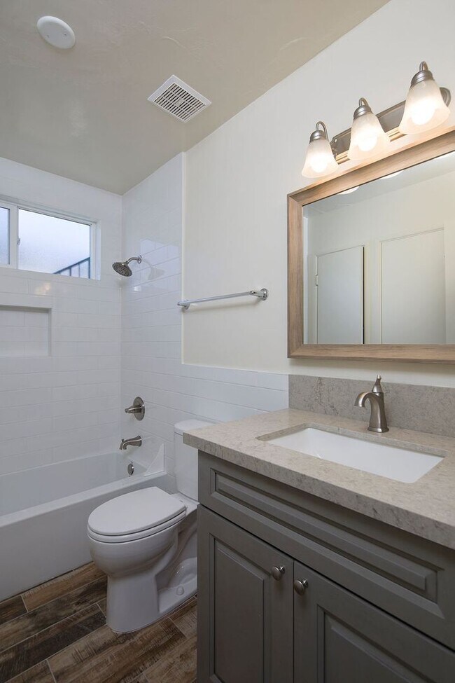 Building Photo - OPEN HOUSE: 12/13 1-2PM ~ Studio in La Jolla ~ 1 MILE from Beach!